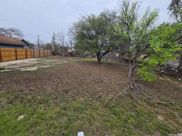 118 Fuente, San Antonio, TX 78210