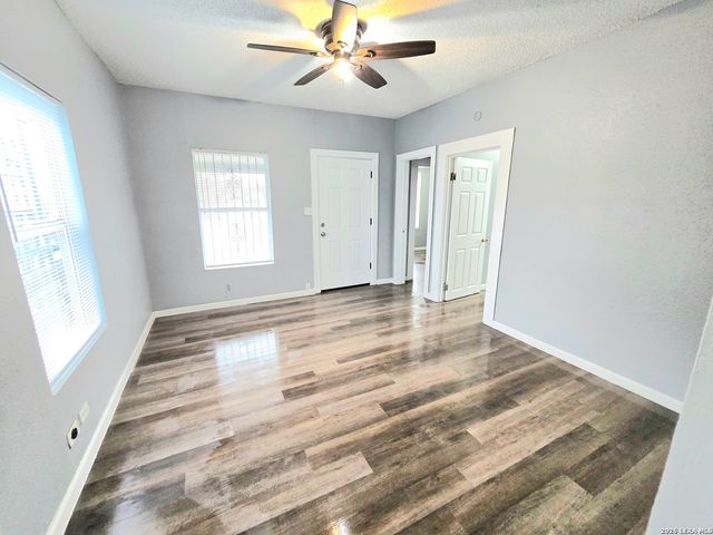 118 Fuente, San Antonio, TX 78210