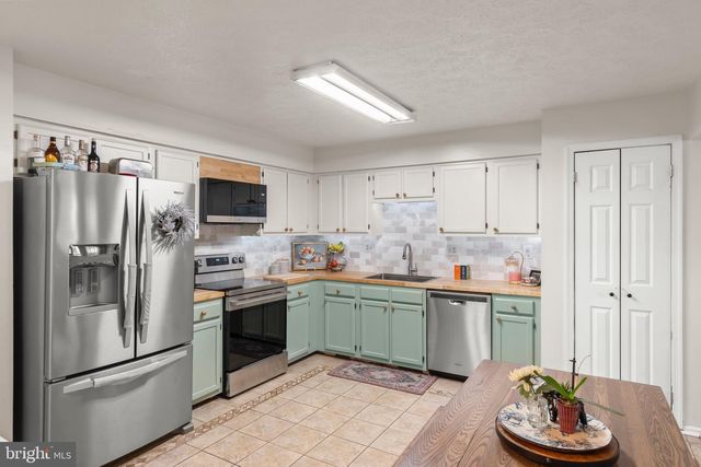 1005 ANDOVER CT, Marlton, NJ 08053