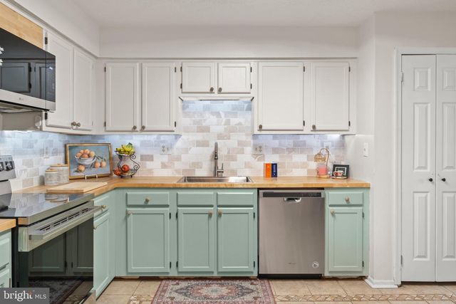 1005 ANDOVER CT, Marlton, NJ 08053