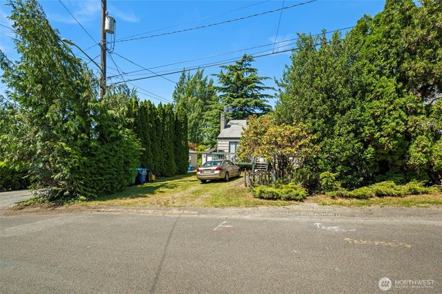 122 NW 103rd Street, Seattle, WA 98177