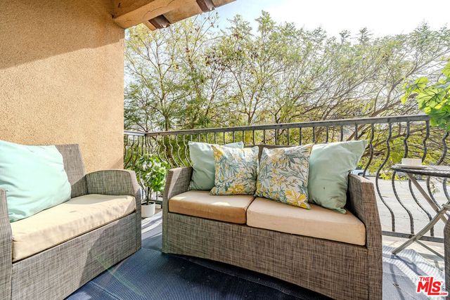 957 S Wilton Place 1, Los Angeles, CA 90019