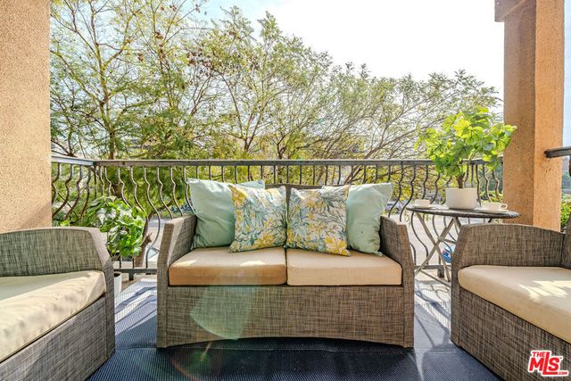 957 S Wilton Place 1, Los Angeles, CA 90019