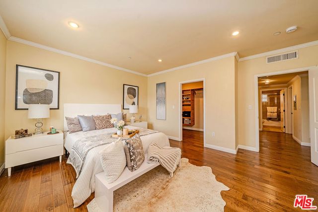 957 S Wilton Place 1, Los Angeles, CA 90019