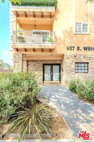 957 S Wilton Place 1, Los Angeles, CA 90019