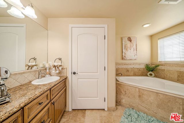 957 S Wilton Place 1, Los Angeles, CA 90019