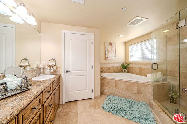 957 S Wilton Place 1, Los Angeles, CA 90019