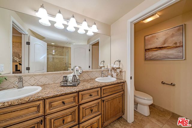 957 S Wilton Place 1, Los Angeles, CA 90019