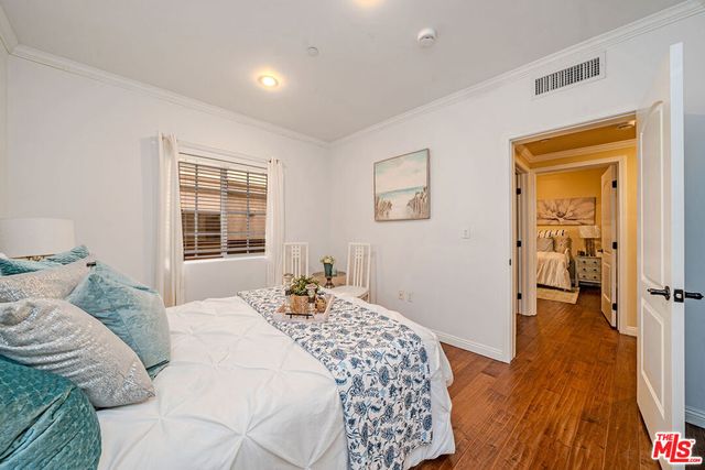 957 S Wilton Place 1, Los Angeles, CA 90019