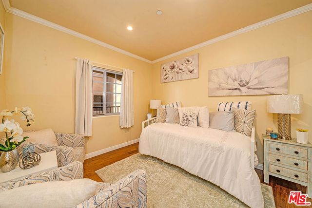 957 S Wilton Place 1, Los Angeles, CA 90019