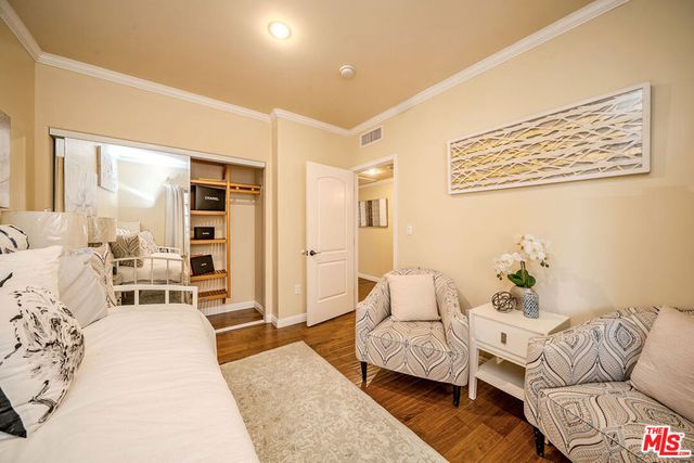 957 S Wilton Place 1, Los Angeles, CA 90019