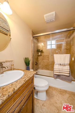 957 S Wilton Place 1, Los Angeles, CA 90019