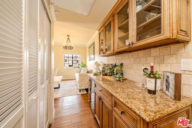 957 S Wilton Place 1, Los Angeles, CA 90019