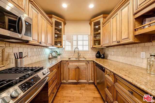 957 S Wilton Place 1, Los Angeles, CA 90019