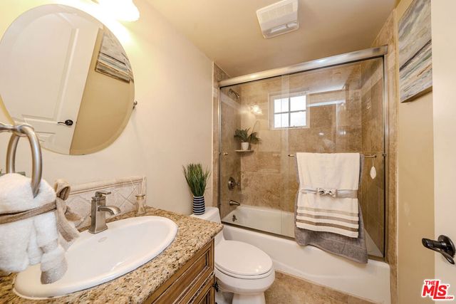 957 S Wilton Place 1, Los Angeles, CA 90019