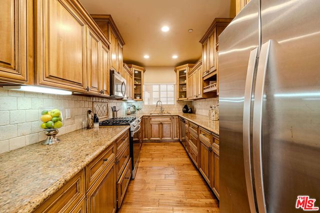 957 S Wilton Place 1, Los Angeles, CA 90019