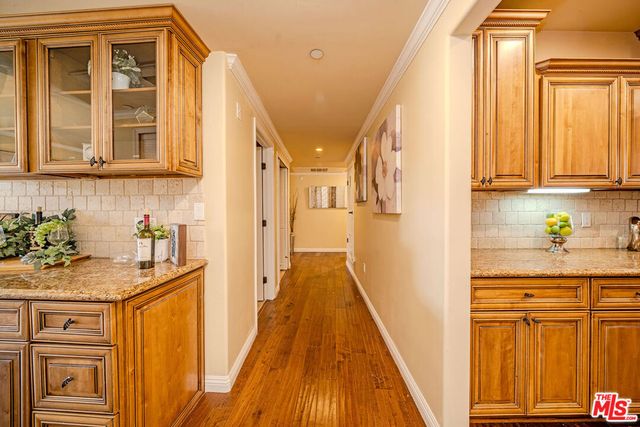 957 S Wilton Place 1, Los Angeles, CA 90019