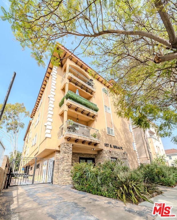957 S Wilton Place 1, Los Angeles, CA 90019