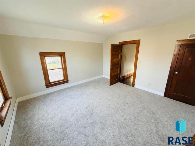 305 N Main St Street, Lennox, SD 57039