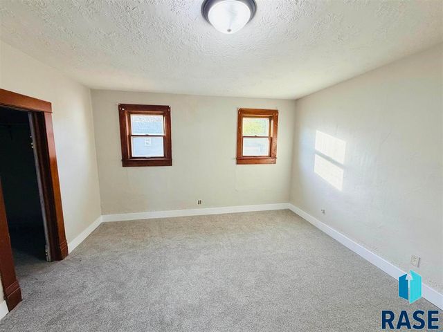 305 N Main St Street, Lennox, SD 57039