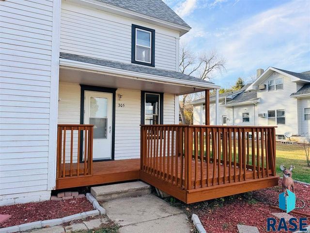 305 N Main St Street, Lennox, SD 57039