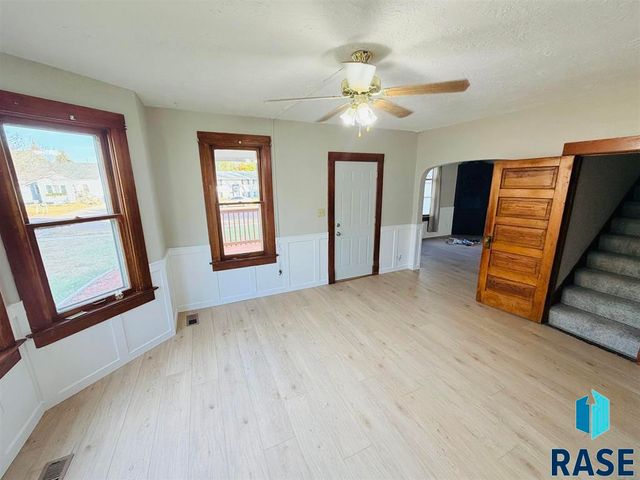 305 N Main St Street, Lennox, SD 57039