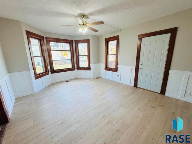 305 N Main St Street, Lennox, SD 57039