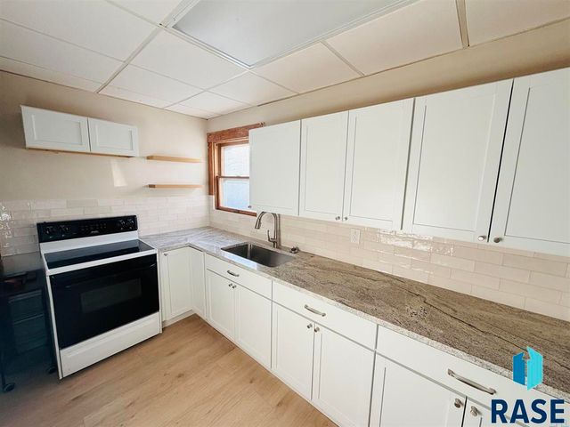 305 N Main St Street, Lennox, SD 57039