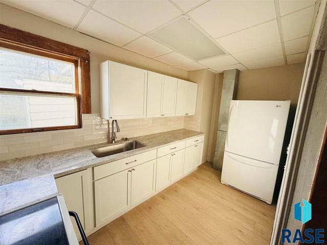 305 N Main St Street, Lennox, SD 57039