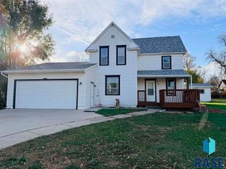 305 N Main St Street, Lennox, SD 57039