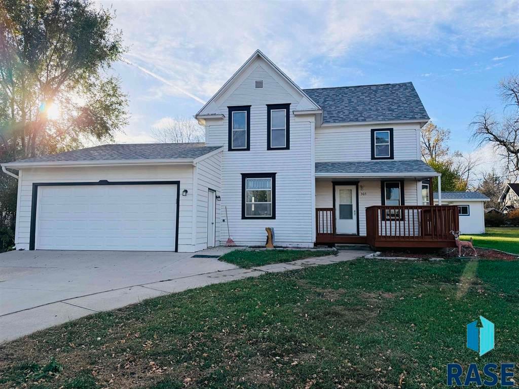 305 N Main St Street, Lennox, SD 57039