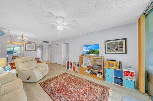 3361 NW 47th Terrace 231, Lauderdale Lakes, FL 33319
