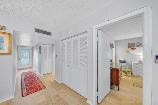 3361 NW 47th Terrace 231, Lauderdale Lakes, FL 33319