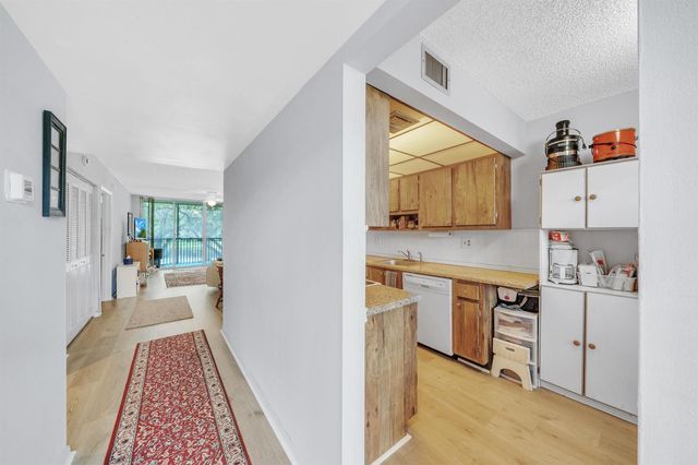 3361 NW 47th Terrace 231, Lauderdale Lakes, FL 33319
