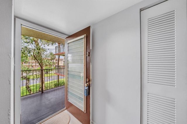 3361 NW 47th Terrace 231, Lauderdale Lakes, FL 33319