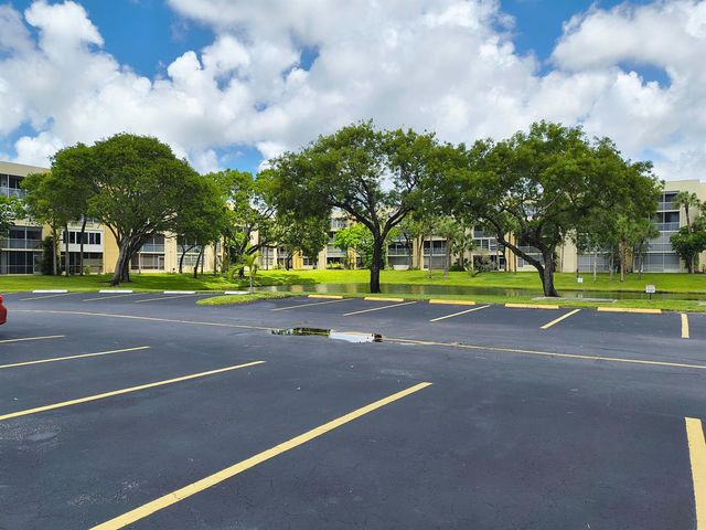 3361 NW 47th Terrace 231, Lauderdale Lakes, FL 33319