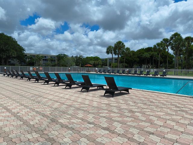 3361 NW 47th Terrace 231, Lauderdale Lakes, FL 33319