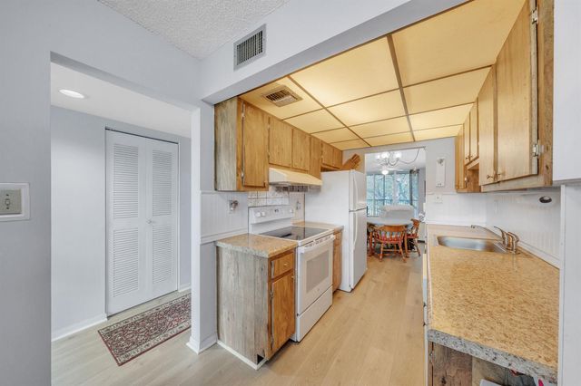 3361 NW 47th Terrace 231, Lauderdale Lakes, FL 33319