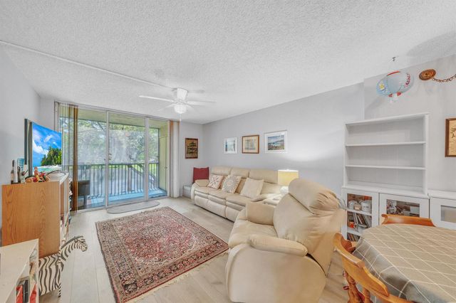 3361 NW 47th Terrace 231, Lauderdale Lakes, FL 33319