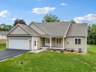 262 Glenwood Rd, Rutland, MA 01543