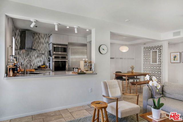 11838 Kiowa Avenue 101, Los Angeles, CA 90049