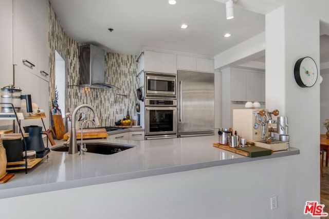 11838 Kiowa Avenue 101, Los Angeles, CA 90049