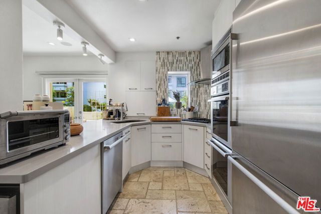 11838 Kiowa Avenue 101, Los Angeles, CA 90049