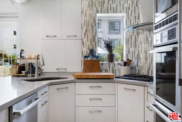 11838 Kiowa Avenue 101, Los Angeles, CA 90049