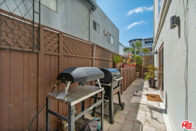 11838 Kiowa Avenue 101, Los Angeles, CA 90049