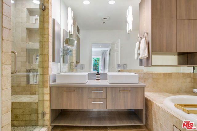 11838 Kiowa Avenue 101, Los Angeles, CA 90049