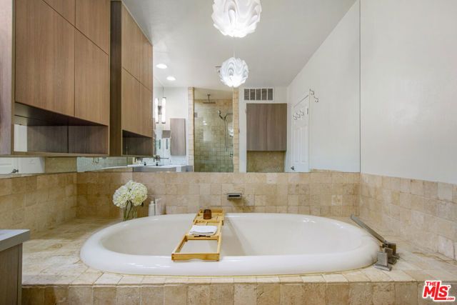 11838 Kiowa Avenue 101, Los Angeles, CA 90049
