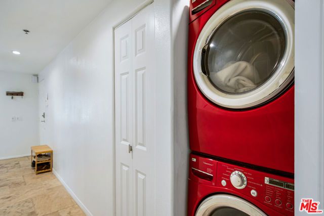 11838 Kiowa Avenue 101, Los Angeles, CA 90049
