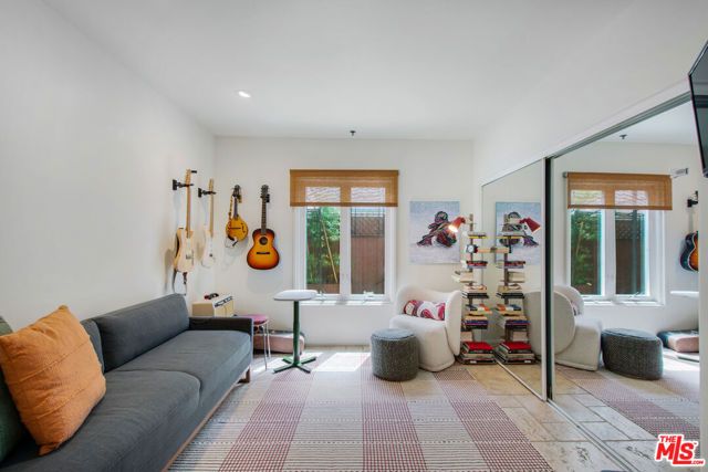 11838 Kiowa Avenue 101, Los Angeles, CA 90049