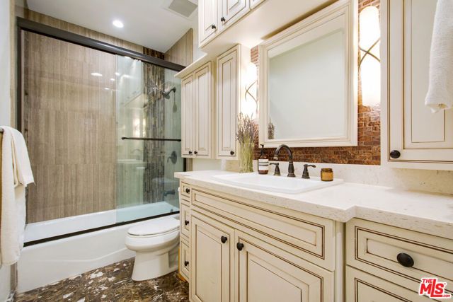 11838 Kiowa Avenue 101, Los Angeles, CA 90049